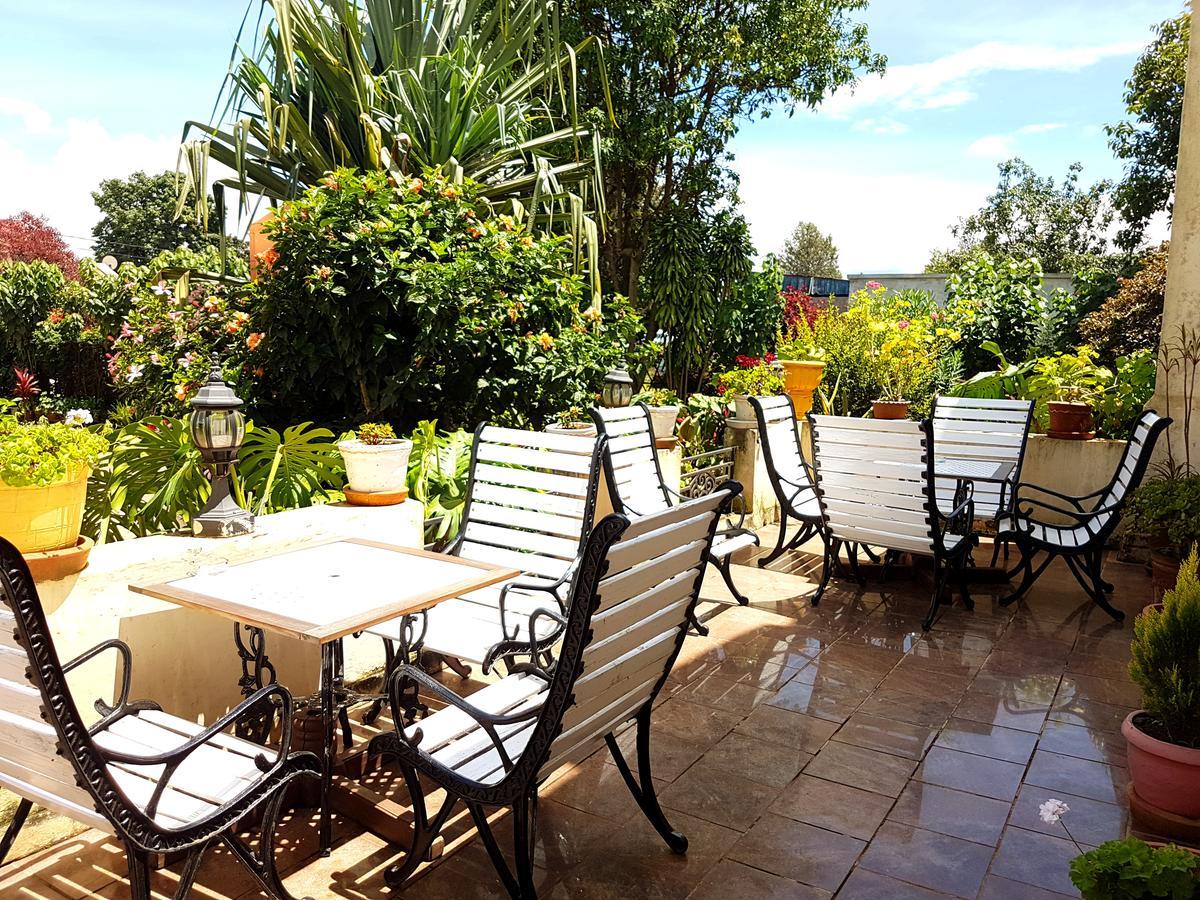 Hotel Le Trianon Antsirabe Bagian luar foto