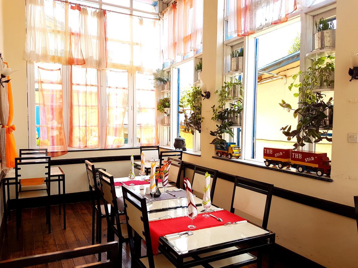 Hotel Le Trianon Antsirabe Bagian luar foto