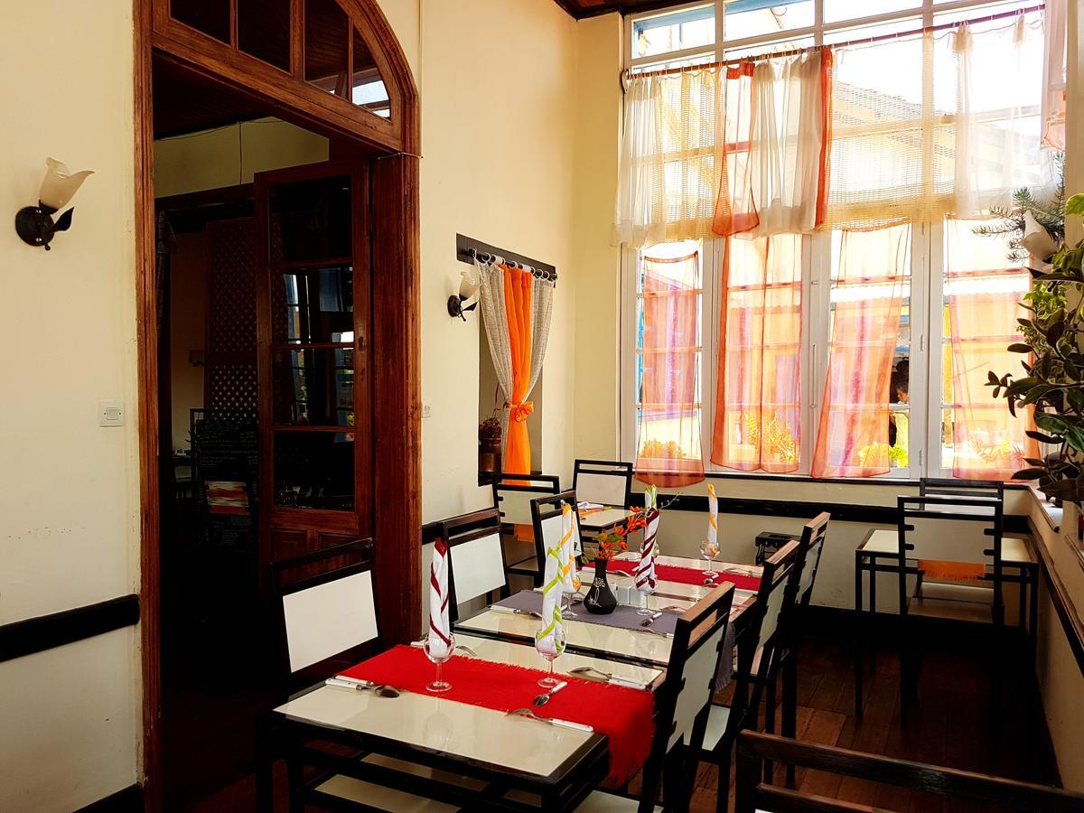 Hotel Le Trianon Antsirabe Bagian luar foto