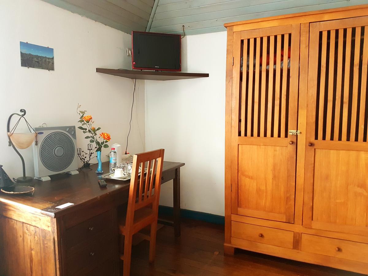 Hotel Le Trianon Antsirabe Bagian luar foto
